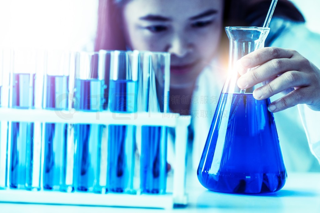 從試管到實驗室 女科學家在生物化學領域的創新之路